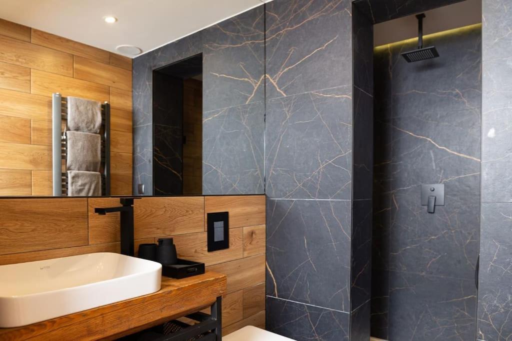 Old Street Apartment